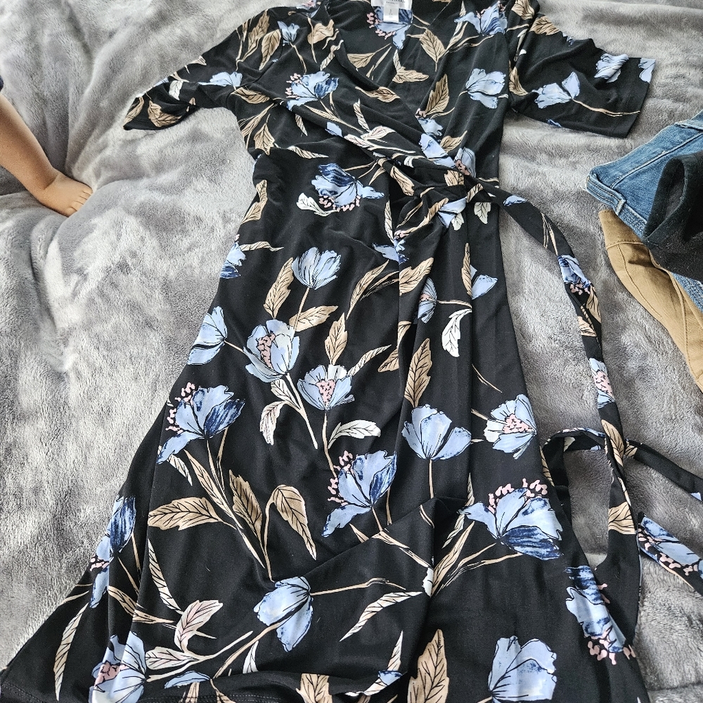 Maternity/ nursing dresses - Picture 3 of 16